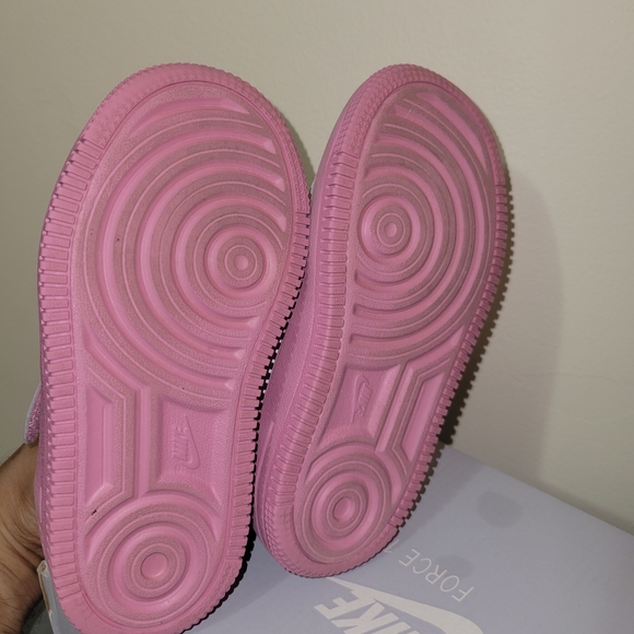 Girls Nike Air Force 1 Low Pink and White Sneakers - Picture 7 of 8